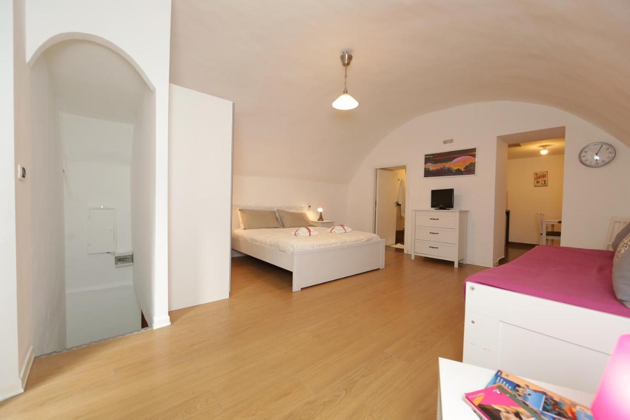 Ontoledo Naples